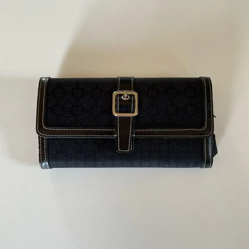 EUC Unbranded Womens Black Wallet with cute Buckle Snap